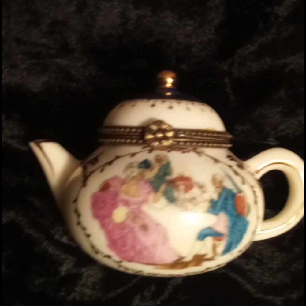 beautiful little Victorian tea pot jewelry holder